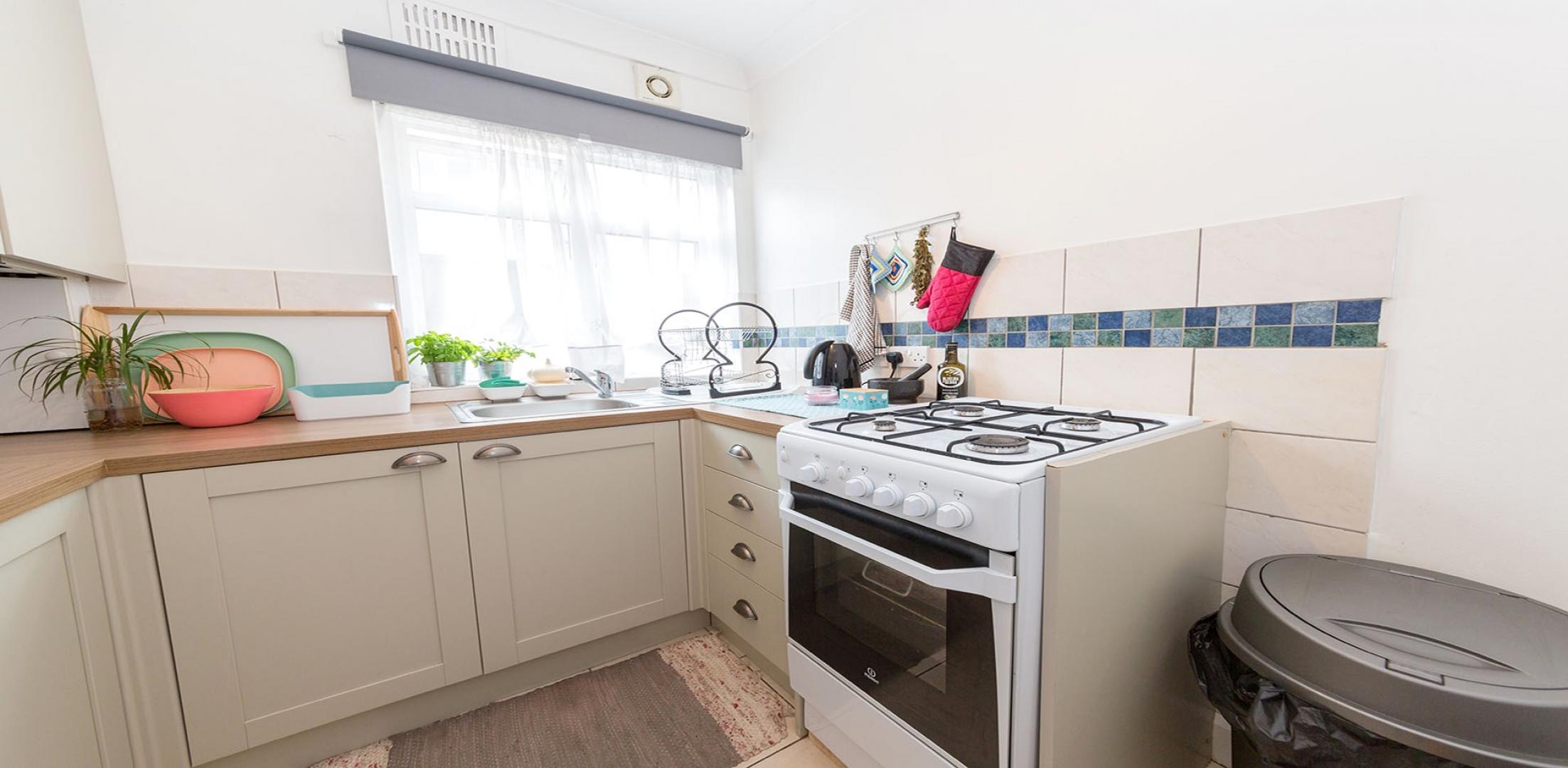 			1 Bedroom, 1 bath, 1 reception Flat			 Grosvenor Gardens, , WILLESDEN GREEN